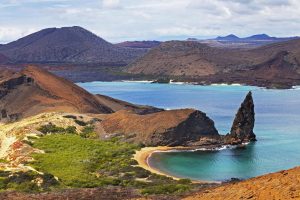 Galápagos består av 13 större och 100-talet mindre öar. De hör till Ecuador som varje år får in många miljoner från turismen till statskassan. Foto: Thinkstock.