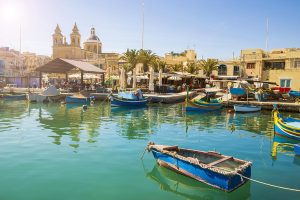Smala gränder, solsäkra stränder och restauranger i toppklass, Malta är en favorit för resenärer som vill ha valmöjligheter. Foto: Getty images