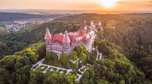Polen har många vackra slott. Vi listar några riktigt schyssta ställen där du kan checka in. Foto: Ksiaz