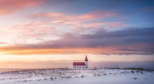 På Island går det ungefär 1000 invånare per kyrka. Foto: Gettyimages.